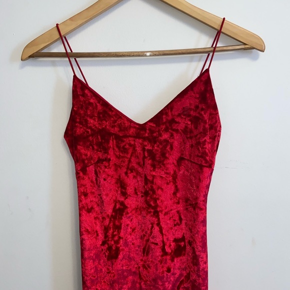 Revamped | Velvet Midi Dress - Picture 2 of 5